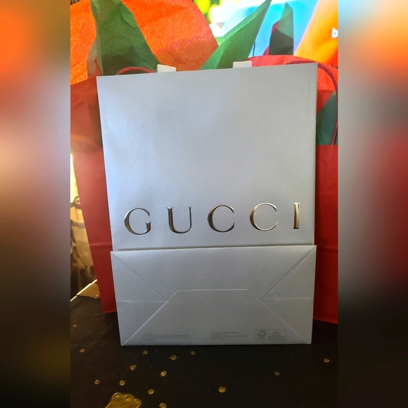 Authentic M/L Gucci Giftbag/Shopping Bag - This Season - Picture 3 of 3